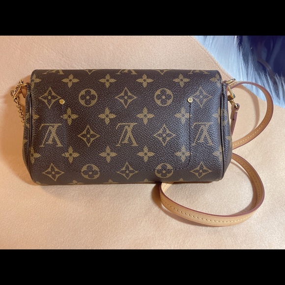 Louis Vuitton Favorite PM Crossbody Monogram - Picture 6 of 8
